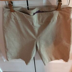 Eight Clovers Pull On Stretch Shorts